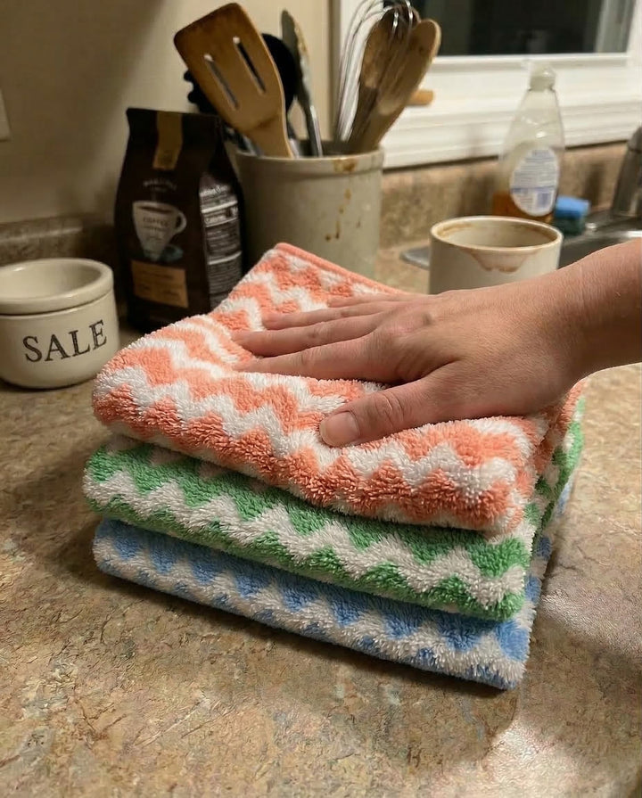 MicrofibraPRO™<br> Panni Ultramorbidi per una Pulizia Rapida e Senza Aloni<br><small>Ideali per vetro, acciaio, legno, marmo e tante altre superfici</small>